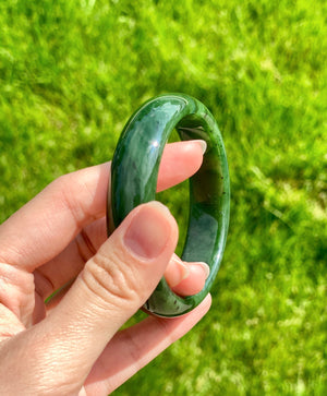 A CANADIAN JADE BANGLE 59MM #2214