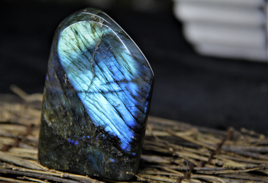 IRIDESCENCE LABRADORITE POLISHED DECORATIVE & HEALING STONE #938